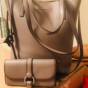 Michael Kors matching purse and wallet
